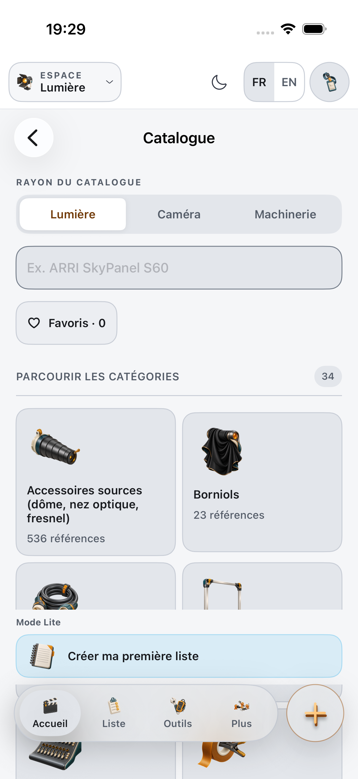 Catalogue de l’app iOS : rayons Lumière, Caméra et Machinerie, recherche et catégories illustrées comme les accessoires sources et les borniols